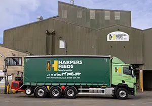 Harpers Feeds chooses Renault Trucks tridems for fleet expansion